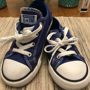 Boys Chuck Taylors Sz10